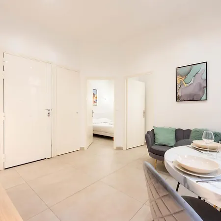 Lägenhet Renovated In The Heart Of